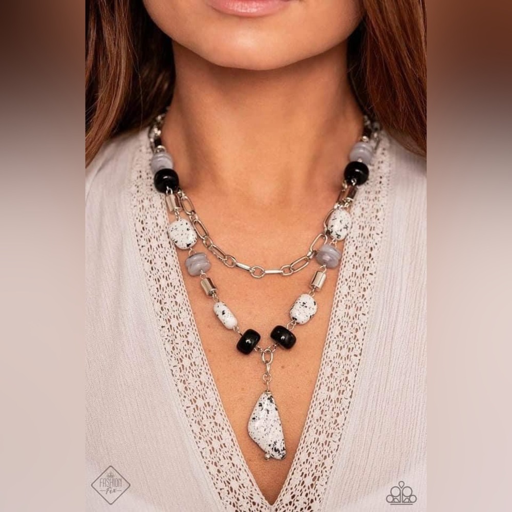 Paparazzi Necklace Set - Picture 1 of 4